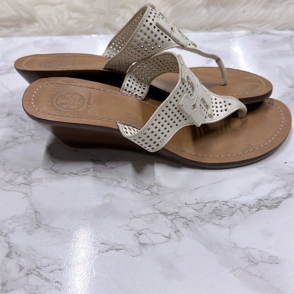 Tory Burch Perforated White and Tan Sandals size 7 - Picture 7 of 9